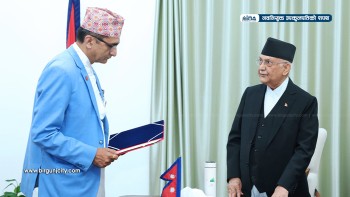 काठमाडौँ विश्वविद्यालयका नवनियुक्त उपकुुलपतिको शपथ