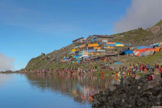 गोसाइँकुण्डमा स्नान गर्ने क्रममा दुई तीर्थालु बेपत्ता, खोजी कार्य जारी