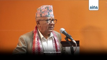सरकारको प्राथमिकतामा संविधान संशोधन छैन : माधव नेपाल
