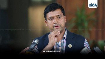 सरकारमा कुनै समस्या छैन, भ्रम सिर्जना गर्दैछन् प्रचण्ड