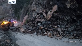 नारायणगढ–मुग्लिन सडकखण्ड पहिरो हटाइयाे अवरुद्ध सडक पुनः सञ्चालनमा