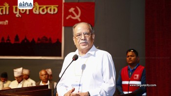 माओवादीभित्र प्रचण्डमाथि नेतृत्व हस्तान्तरणको दबाब, उनले भने– ‘जिम्मेवारीबाट पन्छिने कुरा मेरो दिमागमा छैन’