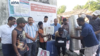 जलेश्वरका ९० बाढीपीडित परिवारलाई राहत वितरण