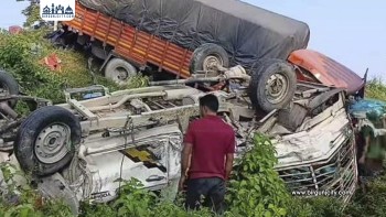 सर्लाहीमा ट्रक र पिकअप ठोक्किँदा दुई चालक घाइते