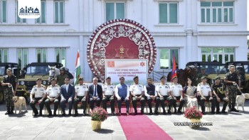 भारतीय विदेश सचिवले नेपाली सेनालाई ६ स्ट्राइकिङ भेइकल र ५ घोडा उपहार दिए