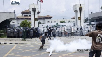बानेश्वरमा झडप तीव्र : प्रहरीको गोली लागेर एक जनाको मृत्यु, चोक थप तनावग्रस्त
