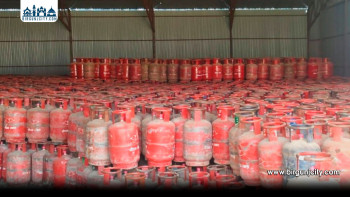 बारामा ग्यास अभावका बीच श्रीराम ग्यास उद्योगमा ६ हजार ३ सय ७७ सिलिन्डर स्टक फेला, उद्योगलाई जरिबाना