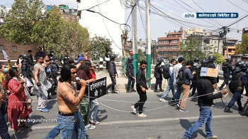 बानेश्वरको निषेधित क्षेत्र तोडेर संसद भवन पस्ने प्रयास (तस्विरहरु)