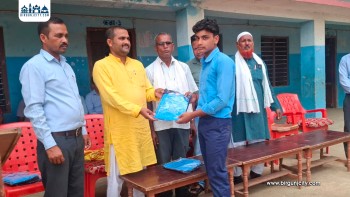 जगरनाथपुरका २८ विद्यालयका उत्कृष्ट विद्यार्थीलाई पोशाक वितरण