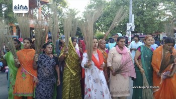 जनकपुरधाममा जसपा निकट महिला संघद्वारा झाडु प्रदर्शन