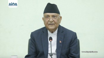 प्रधानमन्त्री ओली रासायनिक मल आपूर्तिमा समस्या समाधानका लागि कृषि मन्त्रीसहित छलफल गर्दै