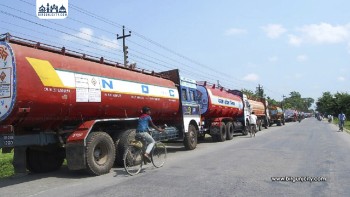 तीन महिनामा  वीरगंज नाकाबाट ३८ अर्ब मूल्य बराबरको पेट्रोलियम पदार्थ आयात,  राजस्व १६ अर्बभन्दा बढी