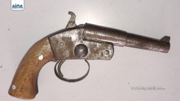 वीरगंजमा कटुवा पेस्तोलसहित युवक पक्राउ