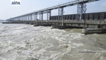 वर्षा रोकिएसँगै घट्न थाल्यो सप्तकोशी नदीको वहाव